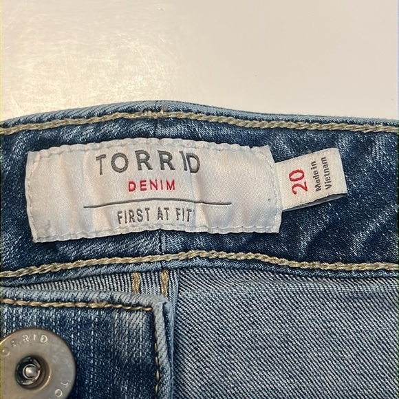 Torrid 5 Inch Vintage Stretch High-Rise Short Size 20 - Picture 9 of 12